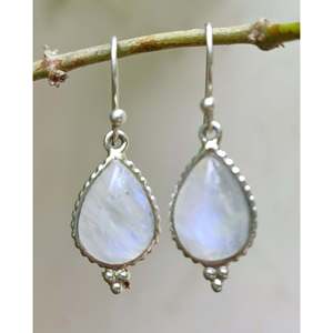 ต่างหูรูปหยดน้ำทำมือจากมูนสโตนสีรุ้ง เงินแท้ประดับทอง ของขวัญปีใหม่สุดพิเศษ - Product Image 4