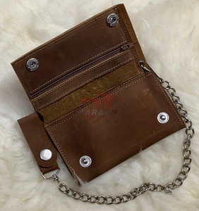 กระเป๋าสตางค์สีน้ำตาลอ่อนพร้อมห่วงโซ่ลายนูนสำหรับผู้ชายกระเป๋าสตางค์แบบบางความจุขนาดใหญ่พร้อมที่ใส่บัตรแบบสั่งทำลายกะโหลก - Product Image 4