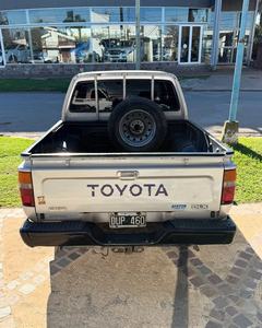 Toyota Hilux DLX DOB d'occasion de 2001, en bon état - Product Image 2