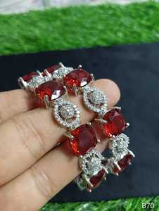 กำไลชุบสีเงินสุดพิเศษแบบอินเดียประดับเพชรเพทายทรงลูกบาศก์แบบดั้งเดิมกำไลข้อมือไข่มุกสไตล์อเมริกัน - Product Image 4