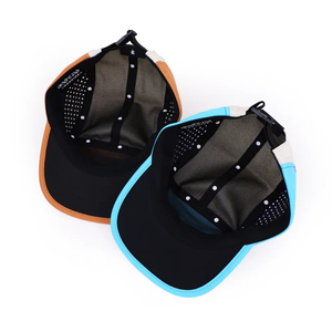 Gorra de golf personalizada de 5 paneles con logotipo de parche Cuerda impermeable Gorra de camionero de rendimiento perforada con láser Estilo de béisbol Snapback - Product Image 3