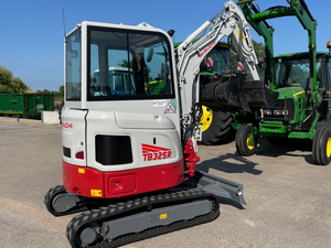 Nouvelle pelle compacte Takeuchi TB325R 2026 de 2,5 tonnes, mini-excavatrice de 2440 kg, excavatrice sur chenilles à bras court, 22 CV, diesel - Product Image 3