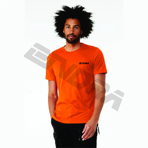 La simplicidad y la elegancia: ¡Eleva tu armario con nuestra atemporal colección de camisetas con cuello redondo! - Product Image 1