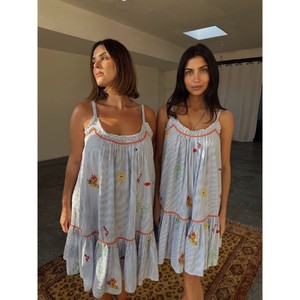 Vestidos Mini para Mujer Hechos para un Look Urbano Seguro de Sí Mismo, con un Corte Moderno y Ajuste Suave, con un Atractivo de Moda sin Esfuerzo, de la India - Product Image 1