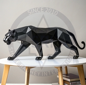 Escultura elegante de pantera metálica ecológica con diseño contemporáneo para salas de estar - Product Image 1