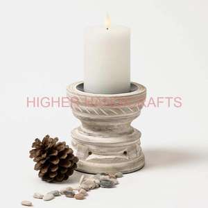 Portavelas alto con acabado lavado en blanco, candelabros de madera grabados a mano, candelabros de pie de calidad superior - Product Image 6