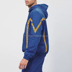 เสื้อแจ็คเก็ตกันลมมีฮู้ดน้ำหนักเบามีหลายกระเป๋าชุดวอร์มเสื้อกันลมว่างเปล่าออกแบบโลโก้ได้ตามต้องการ - Product Image 3