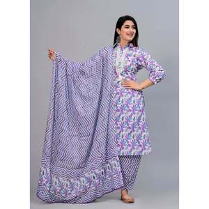 Kurta à motif floral lavande avec travail de miroir, manches trois-quarts, pyjama et dupatta - Product Image 1