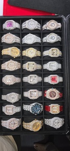 Listo Stock a granel disponible Pantalla digital de acero inoxidable Moissanite Diamonds VVS Clarity Iced para reloj de cuarzo Cuero - Product Image 5