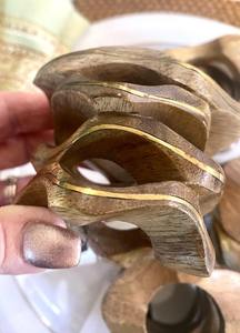 Ensemble de 4 anneaux de serviette en acrylique en brun café Classique Durable Écologique Stocké Décoration de table à manger pour Noël - Product Image 3