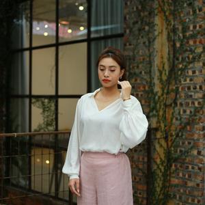 Blusa de oficina elegante para mujer de Vietnam con cuello en V de manga larga Top de moda en rayón a cuadros y material tejido de ramio - Product Image 6