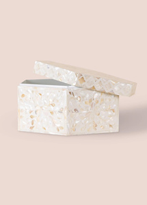 Caja de Joyería Decorativa Hexagonal Hecha a Mano, Ecológica, con Tapa de Nácar, Color Blanco Natural, Venta al Por Mayor en Vietnam - Product Image 4