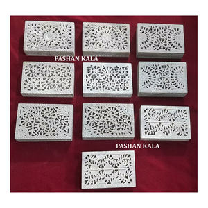 Piedra de Esteatita natural hermosa hecha a mano diferentes tallado diseño rectángulo forma joyeros para regalar y revender - Product Image 1