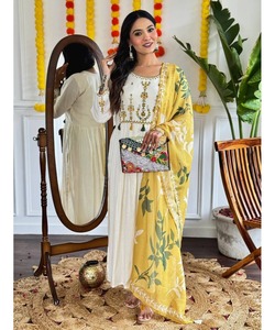 Salwar kameez ชุดแมกซี่เดรสยาวสีดำปักลายสำหรับผู้หญิงชุดเดรสลำลองเสื้อผ้าบูติกพร้อม dupatta สำหรับแฟชั่นที่เรียบง่าย - Product Image 4