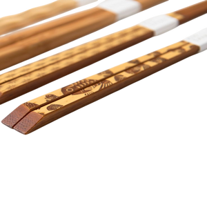 Baguettes en bois naturelles faites à la main Ensemble de baguettes antidérapantes en bois Couverts de sushi japonais pour le dîner - Product Image 5