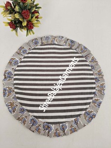 Manteles Individuales Reversibles Modernos, Color Gris, Estampado Floral a Mano, Borde con Volantes, Decoración de Mesa de Comedor Desechable Reutilizable para Banquetes en Casa - Product Image 5