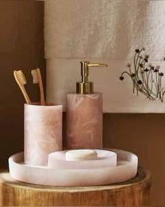 Juego de Baño de Cuatro Piezas de Plástico Morado Hecho a Mano de Lujo, Ecológico, Fácil de Limpiar, Elegante Dispensador con Aspecto de Mármol, Accesorios de Tocador - Product Image 1