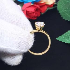 Anillo de Compromiso de Plata de Ley 925/Oro 14K/18K con Moissanita Corte Pera de 7x10mm, Dos Quilates, Joyería Fina con Piedras Preciosas de Prem Jewelry - Product Image 4