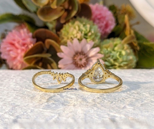 แหวนหมั้นเพชรโมอิสซาไนต์ทรงลูกแพร์ 2.50 กะรัต แบรนด์ Lurba Jewels หรูหรา ได้รับการรับรอง พร้อมชุดแหวนทองคำแท้ 14K สีเหลือง ประดับเพชรแบบหนามเตย สำหรับผู้หญิง - Product Image 3