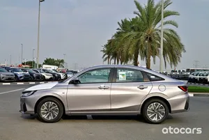 Toyota Yaris 2020 Coche usado Hatchback Vehículo confiable para exportación en buenas condiciones - Product Image 2