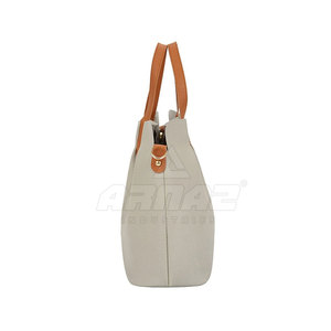 Sac à main en cuir de haute qualité pour femmes avec matériel métallique Sac en cuir de mode pour femmes pour le bureau et les vêtements décontractés - Product Image 6