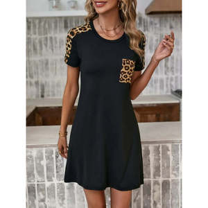 Robe en viscose à manches courtes et col rond pour femme avec poches et détails imprimés léopard, 35812 - Noir - Product Image 3
