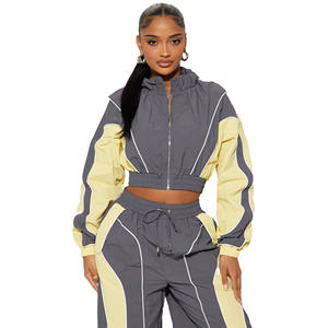 Survêtement de sport coupe-vent léger en polyester imperméable à capuche uni imprimé personnalisé pour femmes pour la saison hivernale - Product Image 1