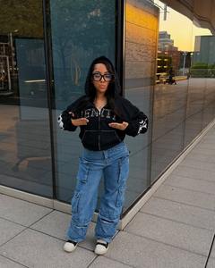 เสื้อครอปสตรีทรงหลวมมีฮู้ดสำหรับผู้หญิง400พลอยเทียมทรงหลวมโอเวอร์ไซส์หรูหราออกแบบได้ตามต้องการ - Product Image 1