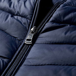 Veste d'hiver pour homme en gros, à capuche, matelassée, avec logo sur le devant, col à capuche, épaisse et chaude, en toile, vente en gros - Product Image 5