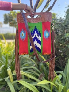 Colección Elegante de Bolsos de Tela Azteca con Flecos Tallados a Mano, Bolsos Bohemios Aztecas, Bolsos de Venta Caliente para Mujer - Product Image 4