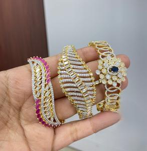 Brazalete Abrible de Alta Calidad con Acabado Dorado de Moda, con Circonitas Cúbicas, para Bodas y Compromisos, Colección para Fiestas, para Mujer - Product Image 2