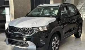 Usado 2024 para Sonet, Volante a la Izquierda, Asientos de Tela con Interior Oscuro, Neumáticos R17, Automático Inteligente, Listo para Conducir - Product Image 2