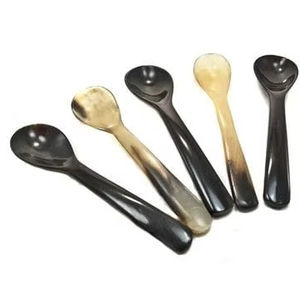 Cuchara de cuerno distintiva Artesanía de cuerno de búfalo y vaca en vajilla fina - Product Image 1