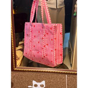 Sac à main pour femme Pintresty, grand sac fourre-tout avec décoration brodée, fermeture à glissière, fonctionnalités portables, fabriqué en PU, nylon, doublure en coton - Product Image 6