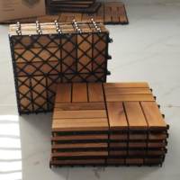Dalles de terrasse emboîtables modernes 300*300 12mm en acacia massif, finition sablée, grain de bois gaufré, lisses, imperméables, antidérapantes, en plastique