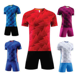 Conjunto de Uniformes de Fútbol Personalizados y Transpirables para Hombre con Logotipo Frontal Sublimado - Camisetas de Fútbol de Equipo de Alta Calidad - Product Image 3