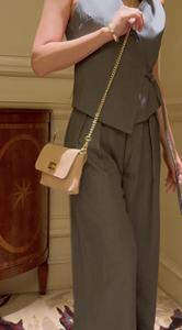 กระเป๋าหนังแท้ทำมือจากอิตาลี ขนาดเล็ก สะพายข้าง พร้อมตัวล็อคแบบหมุนและสายโซ่ - Product Image 6