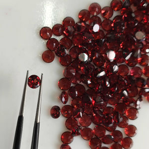 พลอยโกเมนสีแดงธรรมชาติ 5 มม. ทรงกลมเจียระไนแบบบริลเลียนท์ คุณภาพดีที่สุด สำหรับทำเครื่องประดับ - Product Image 1