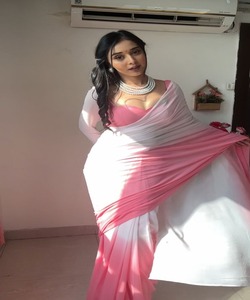 Indiani Saree Elegance Belleza atemporal tejida en cada hilo Traje tradicional para mujeres modernas - Product Image 5