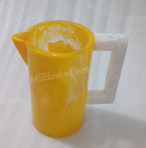 Jarra de resina de remolino de lujo moderno con mango blanco Técnica de pulido amarillo Característica sostenible para té de agua o fiestas - Product Image 3