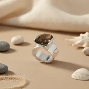 แหวนเงินแท้ 925 ประดับด้วยสโมคกี้ควอตซ์ สำหรับผู้หญิง งานแฮนด์เมด เครื่องประดับพลอย ฝังแบบ Bezel ชุบโรเดียม สวยงามและทันสมัย - Product Image 1