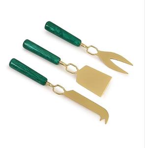 Juego de cuchillos para queso de 3 piezas de acero inoxidable dorado premium a precio mayorista - Product Image 1