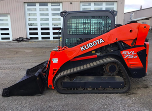 Chargeuse compacte sur chenilles diesel Kubota SVL75-2 à succès avec roulement et pompe haute performance, chenilles noires - Product Image 5