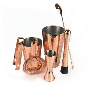 Juego de coctelera de acero inoxidable con elegante base de madera y tapa para bodas y eventos especiales - Product Image 1