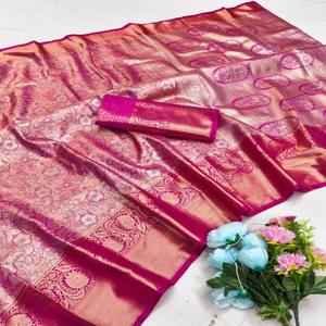 Sari de Seda Kanjivaram Premium VASTRA COTTAGE con Tejidos Florales de Zari, Borde en Contraste, Pallu Rico, Combinado con Blusa de Brocado - Product Image 6