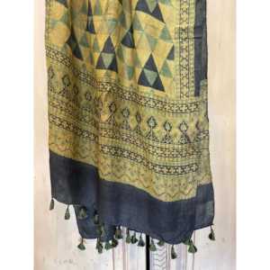 Châle en soie Tussar Ajrakh imprimé motif temple Ocre Jade, Écharpe élégante pour femme - Product Image 4