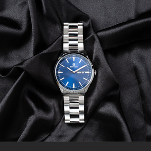 Montre de luxe inspirée des designs haut de gamme construite en acier inoxydable 316L et précision du quartz japonais - Product Image 6