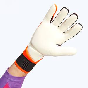 Los guantes gaélicos están hechos de látex alemán de la más alta calidad para un mejor agarre incluso en las condiciones más húmedas - Product Image 2