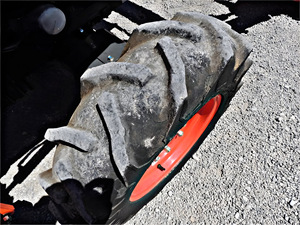 2020 pour KUBOTA L4701DT tracteur agricole 4WD d'occasion japonais pour Kubota 4x4 Machine agricole noyau de boîte de vitesses de moteur à charge avant - Product Image 3