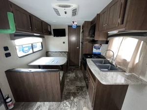 Caravane d'occasion Heartland Prowler 25LX 2018 - Meilleures caravanes de voyage - Product Image 5